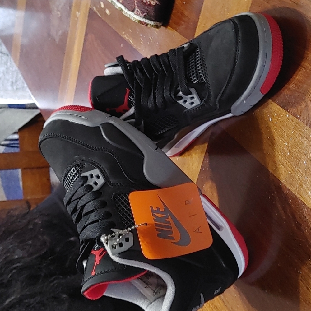 Jordan retro 4.    Size 5.5